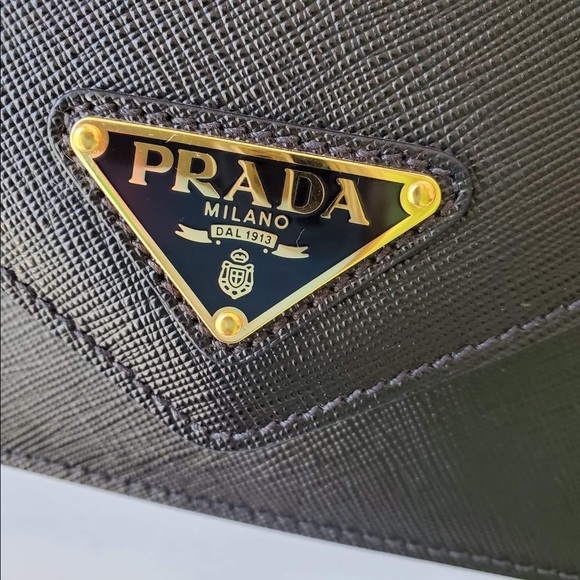 ❌❌ SOLD ❌❌ ❤️ PRADA ❤️ LIKE NEW BARELY USED. No sign of tear and wear. Mini bag - Picture 5 of 12